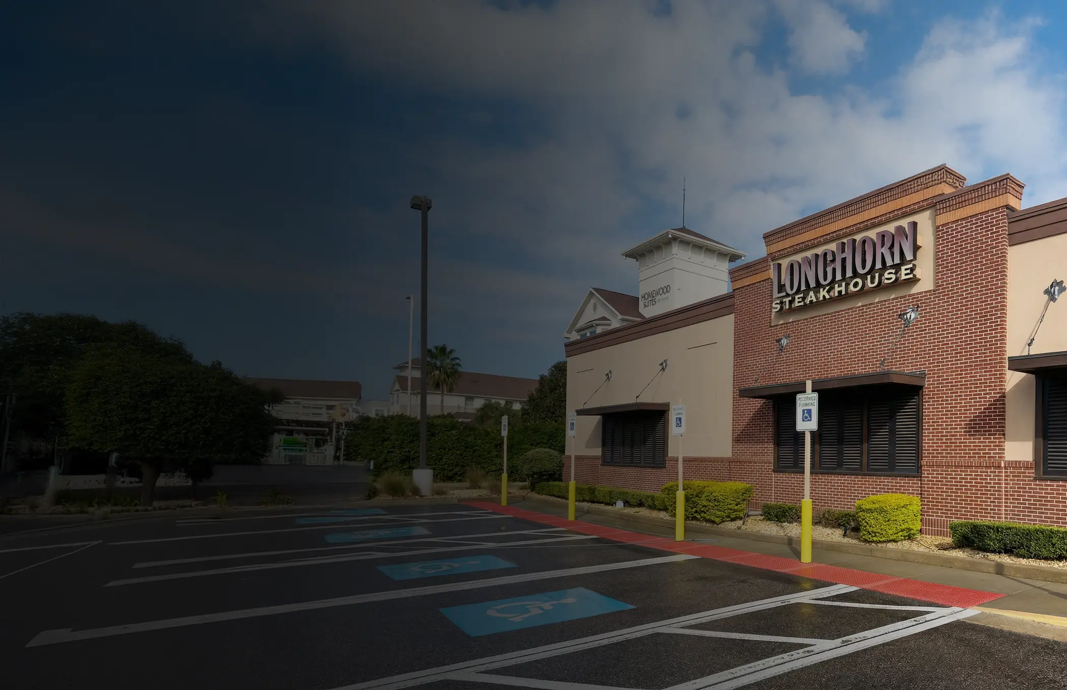 <span class='text-secondary text-[32px] sm:text-[54px] lg:text-[64px] 3xl:text-[80px] leading-[110%] font-medium capitalize font-title'> Comercial Comercial <br/> </span> Para Excelencia Empresarial