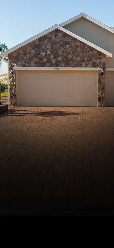 Profesional <span class='text-secondary text-[32px] sm:text-[54px] lg:text-[64px] 3xl:text-[80px] leading-[110%] font-medium capitalize font-title'> Restauración <br/> de Hogar </span> en Orlando