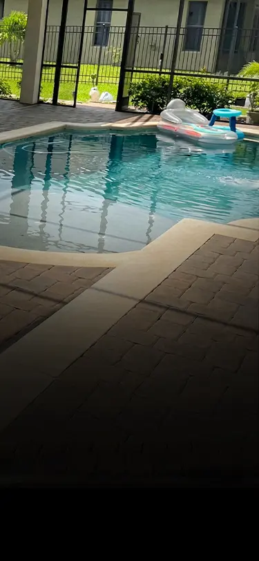 Nuestros Servicios <br /> <span class='text-secondary text-[32px] sm:text-[54px] lg:text-[60px] 3xl:text-[80px] leading-[110%] font-medium capitalize font-title'> Profesionales de Limpieza </span>